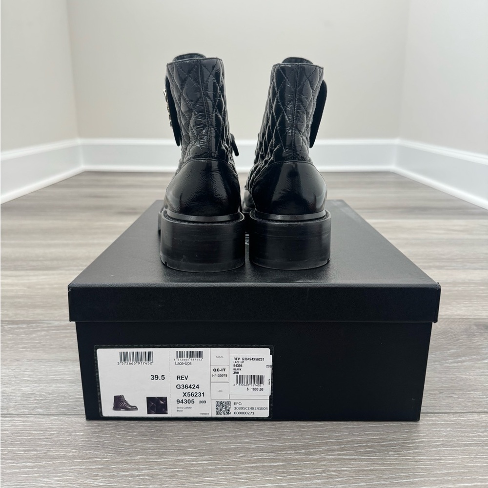 CHANEL Women's Chain CC Combat Boots Quilted Leather Size 39.5 - Picture 4 of 6